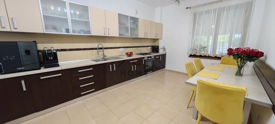 Casa spatioasa. Pretabil si pt. clinica, invatamant, camin varstnici.