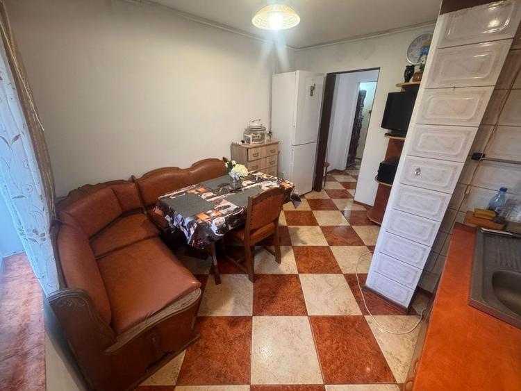 Apartament 3 camere-decomandat-zona Petre Ispirescu