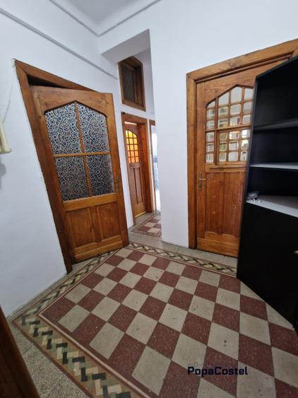Piata Romana - Lascar Catargiu 3 camere etaj 3 in vila istorica, ideal birou