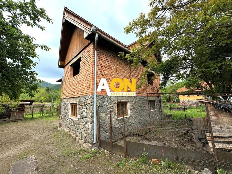 Casă cu 7 camere de vânzare în Meteș, 810 mp teren