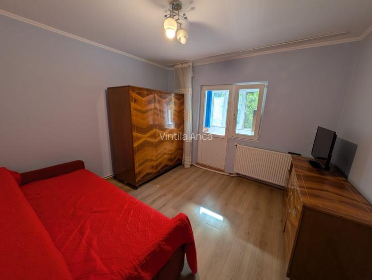 Vând apartament cu 3 camere, complet decomandat, suprafață utilă 66 mp, Etaj 2/4 - 4