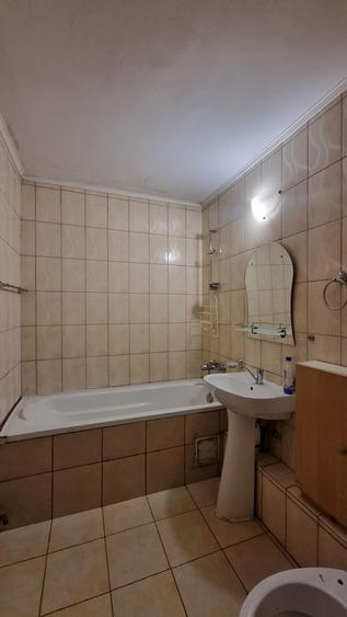 4 camere // vedere spate // Carol X Mosilor