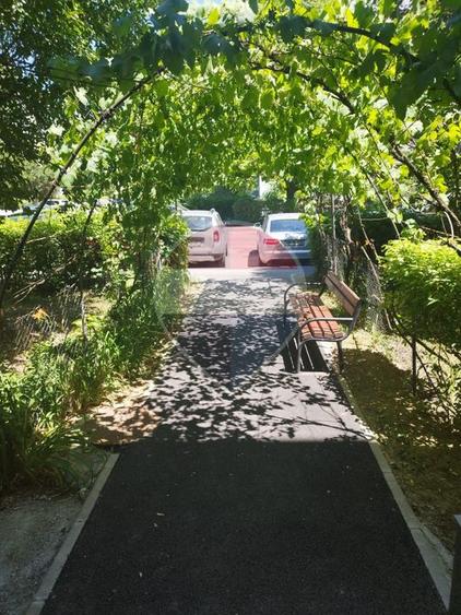 Apartament 2 camere de vânzare etaj intermediar
