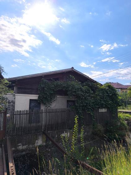 Casa spatioasa 8 camere+cladire auxiliara pretabil locuinta sau afacere+magazin