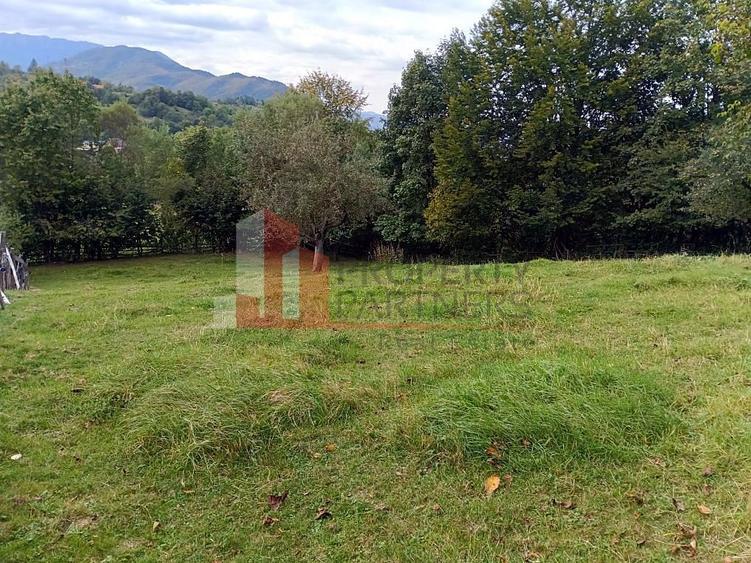Teren intravilan 1.300 mp | Vedere Piatra Craiului | Bran Poarta