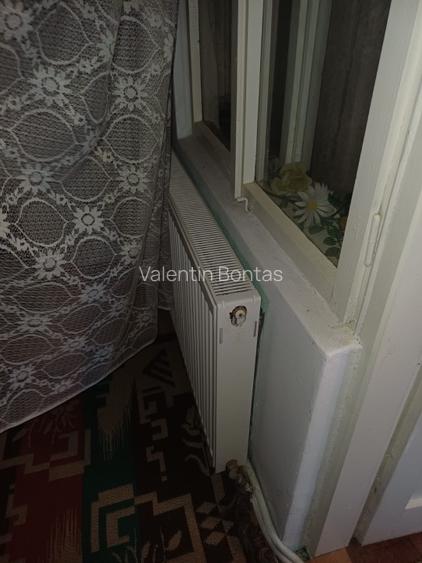     Casă individuală cu anexe de vânzare în Roman, zonă liniștită - 4