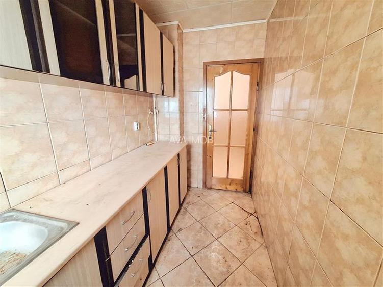 Apartament 2 semidecomandate, etaj 3 din 4, zona Miron Costin - 14