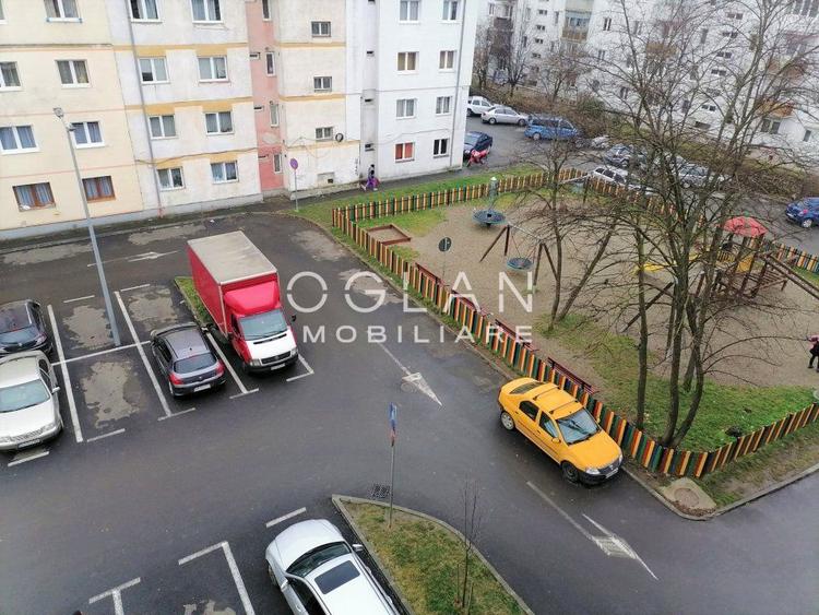 Apartament 2 camere , balcon, Zona Ciresica