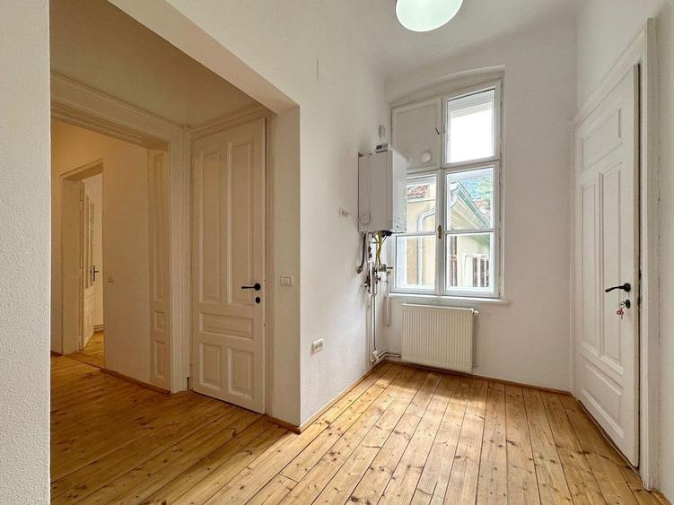 Apartament cu 3 camere in centrul istoric al Brasovului
