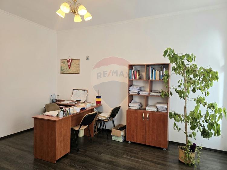 Spațiu birouri de închiriat în zona Central, parcare inclusă