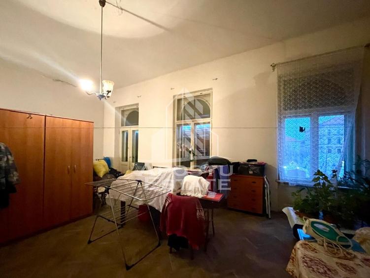 Apartament 3 camere cu vedere si balcon spre Piata Catedralei