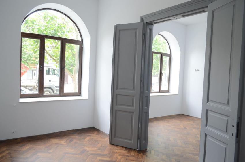 Apartament renovat in cladire interbelica, zona centrala