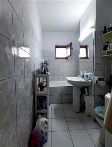 Etaj 2 cu 2 bai in bloc anvelopat, linga Nora