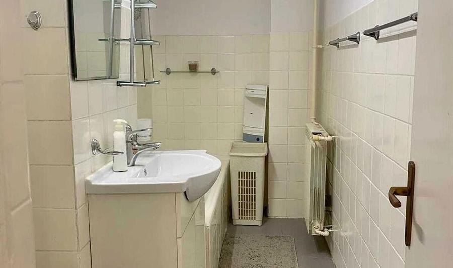 Vanzare ap. 2 cam. etaj 3 din 8 , bloc 2000, zona Unirii - pasaj Marasesti
