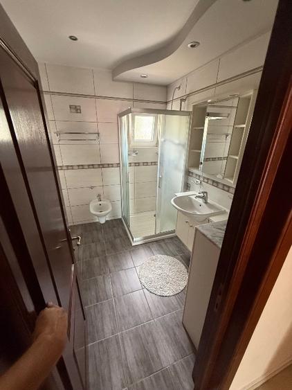 Casă individuală de închiriat | 250 mp utili | Teren 900 mp | Zona Sud – Râmnicu