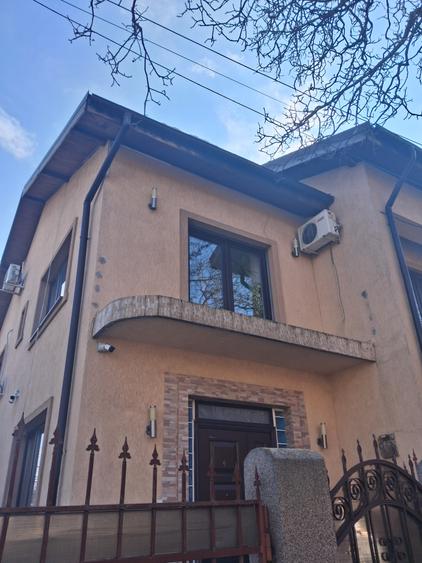 Vila pretabila resedinta proprie/gradinita/after school/birouri(400k plus TVA)