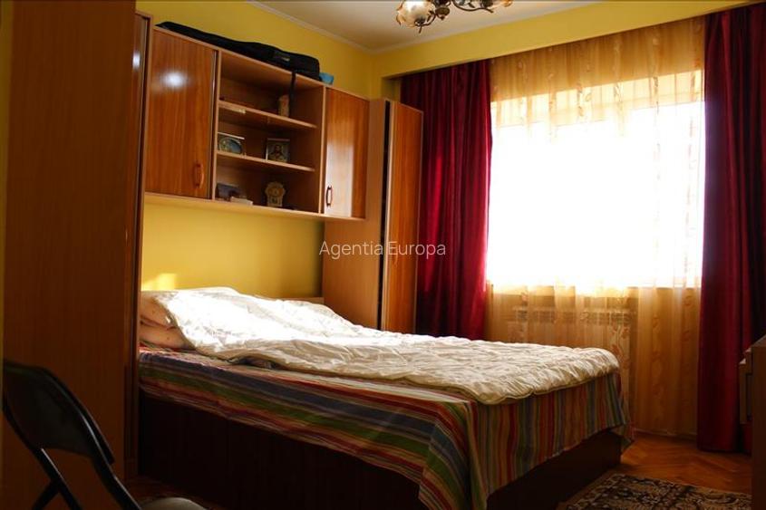 Apartament 3 camere de vanzare zona Peco-Tulcea