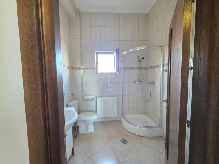 Spatiu D+P+1+M - 17 camere - 793mp - teren 532 mp - Eroii Revolutiei