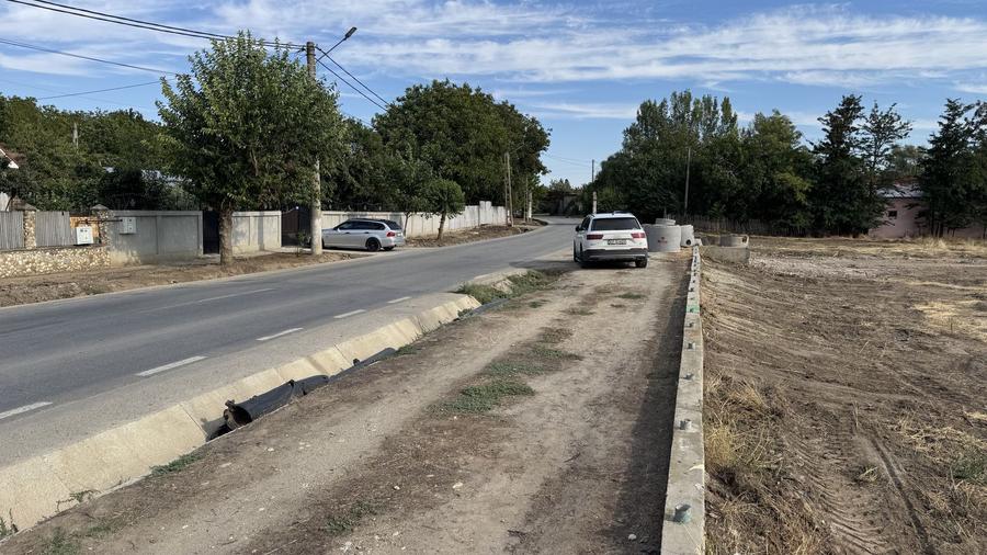 Teren Draganesti-Olt la soseaua principala N Titulescu