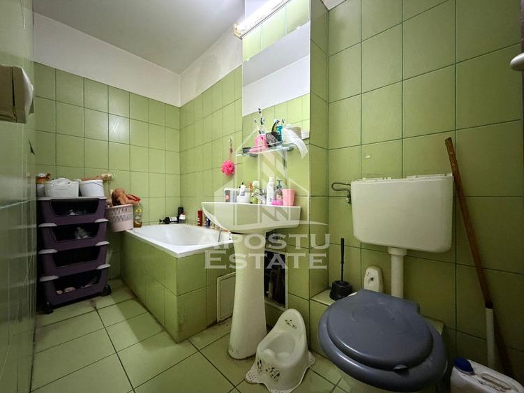 Apartament cu 5 camere, 2 bai, decomandat, centrala zona Girocului