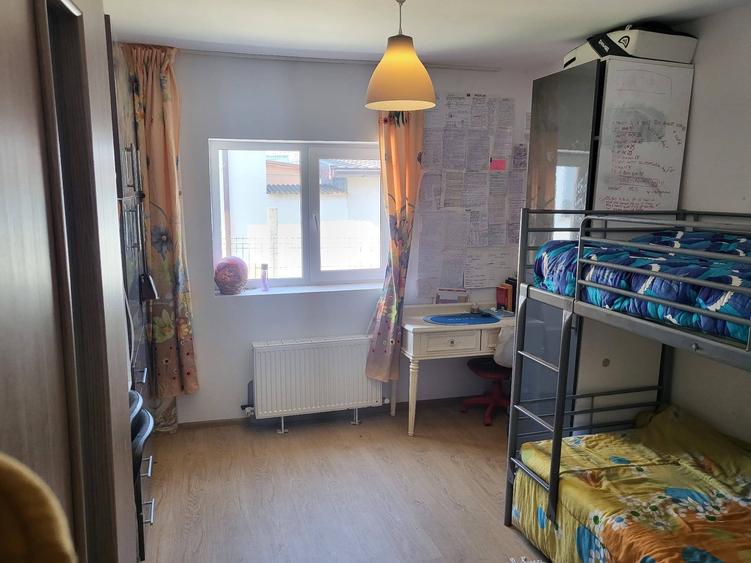Vindem casa in Navodari