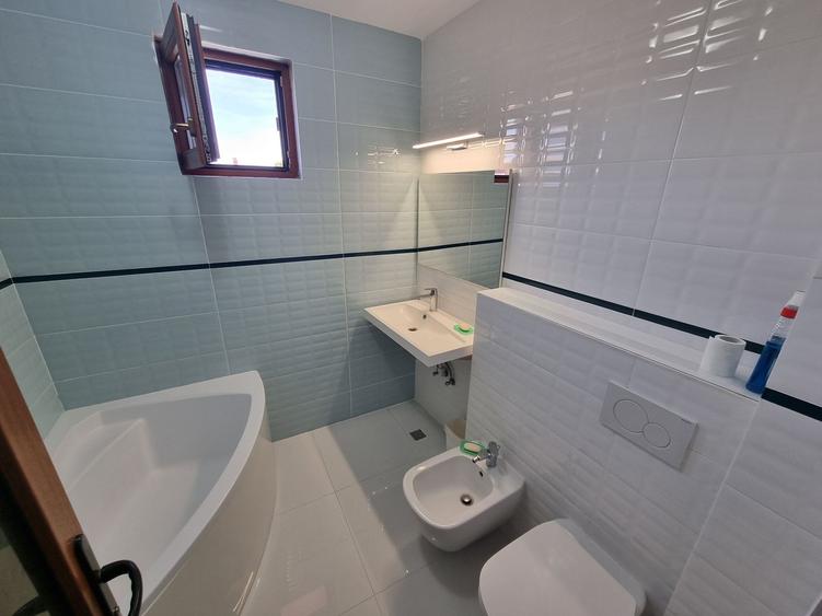 Delfinariu- apartament 3 camere in vila