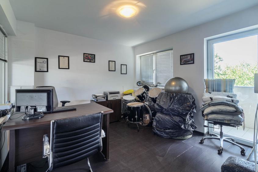 Clădire modernă, versatilă, cu terasă panoramică – locuință sau business