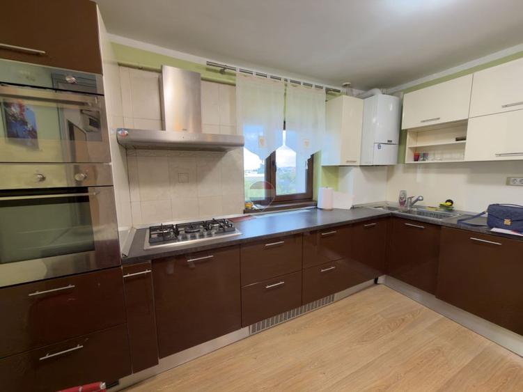 Apartament cu 3 camere de închiriat in Piata Victoriei