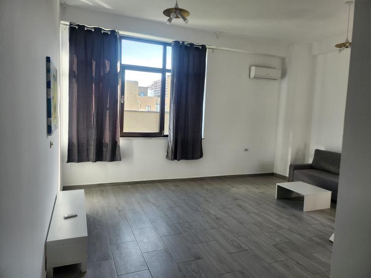 Loft spatios, etaj 12, cu acces exclusiv la toata terasa blocului, gazon natural