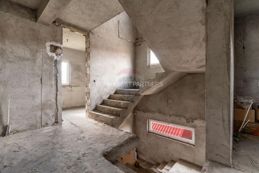 Casa cu 10 camere de vanzare pe str. Corneliu Coposu - 22