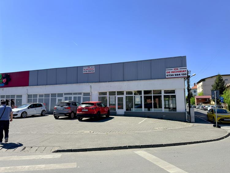 Showroom 300mp Soseaua Alba Iulia langa benzinăria Mol cu vitrina mare