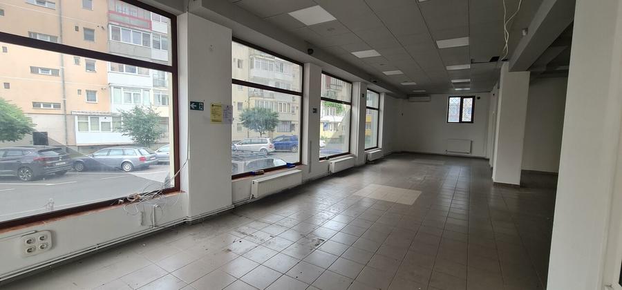 Inchiriez spatiu comercial situat in Strand, in zona de blocuri, suprafata 188m