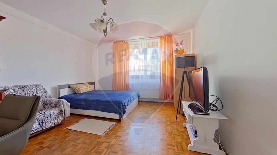 2 camere, Horea, Facultatea de Litere