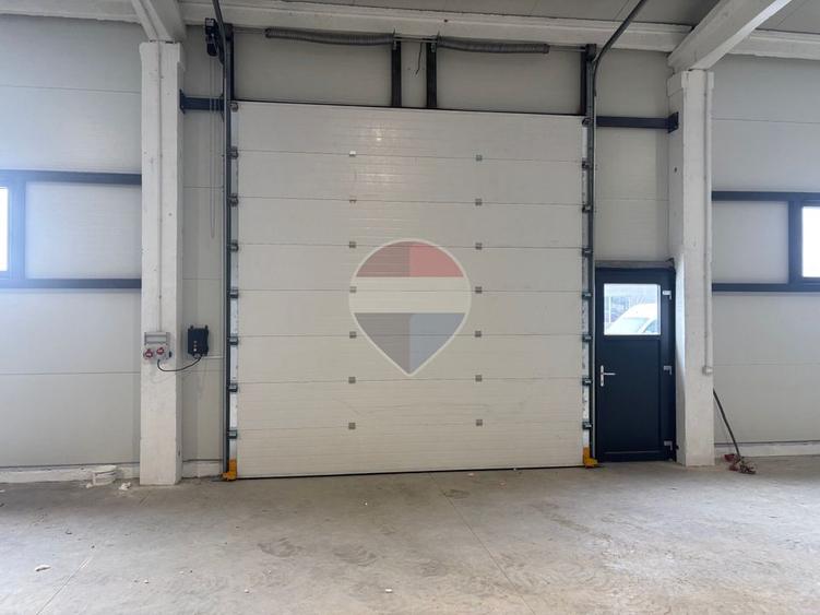 Hală industrială noua 868 mp, curte 720 mp, 2 porti de acces