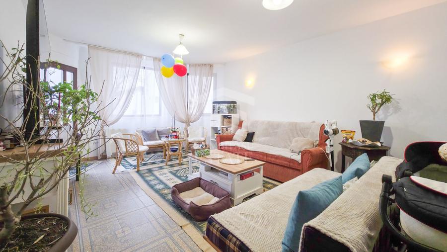 Casă 11 camere cu livadă | Dragomirești-Deal | De Închiriat