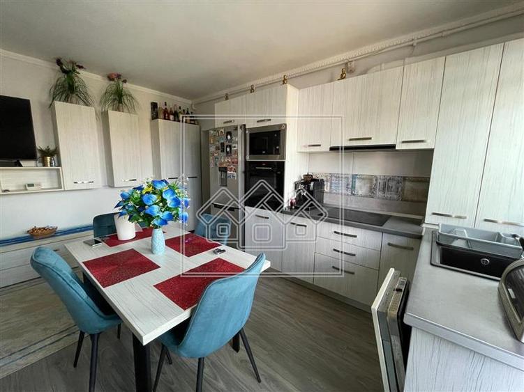 Apartament 3 camere, Etaj 1, Mobilt - Selimbar