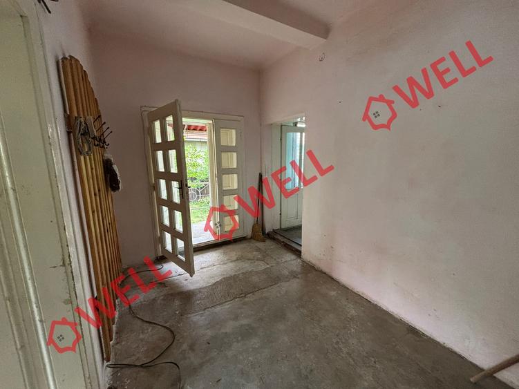 Casă de familie cu 2 niveluri de vânzare în Mereni, la drumul principal!