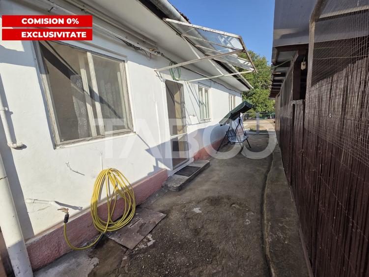 Casa 2 camere curte comuna de vanzare zona Centrala 47 mp utili