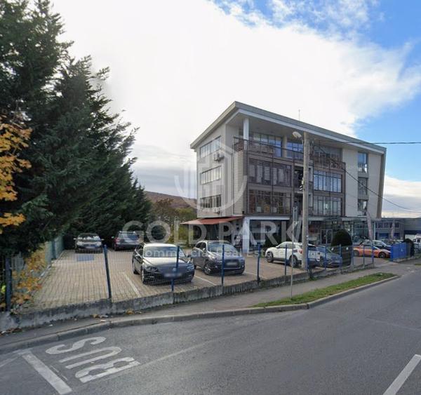 Spatiu Comercial Stradal - Vitrină Generoasă și Parcare - 118 mp