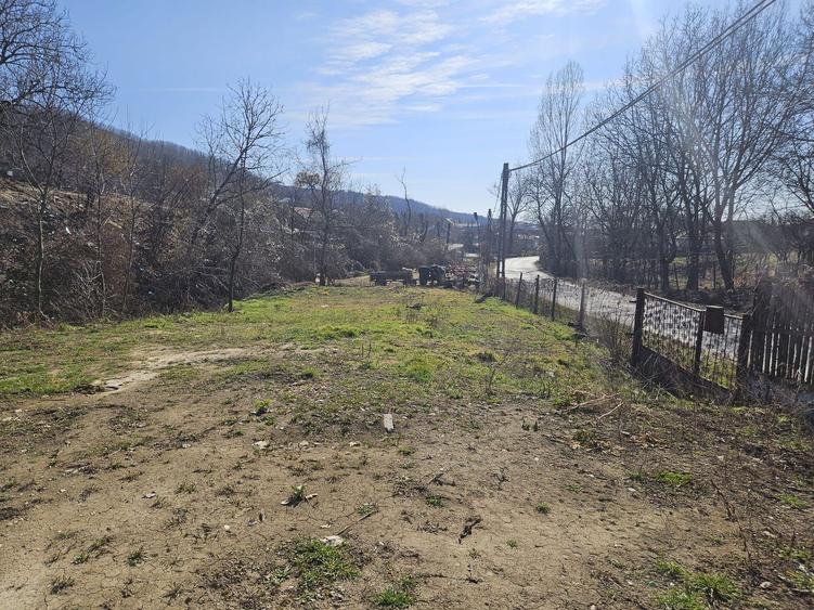 Teren 690 mp, deschidere 50 m, utilități – 1 km Primăria Ștefănești