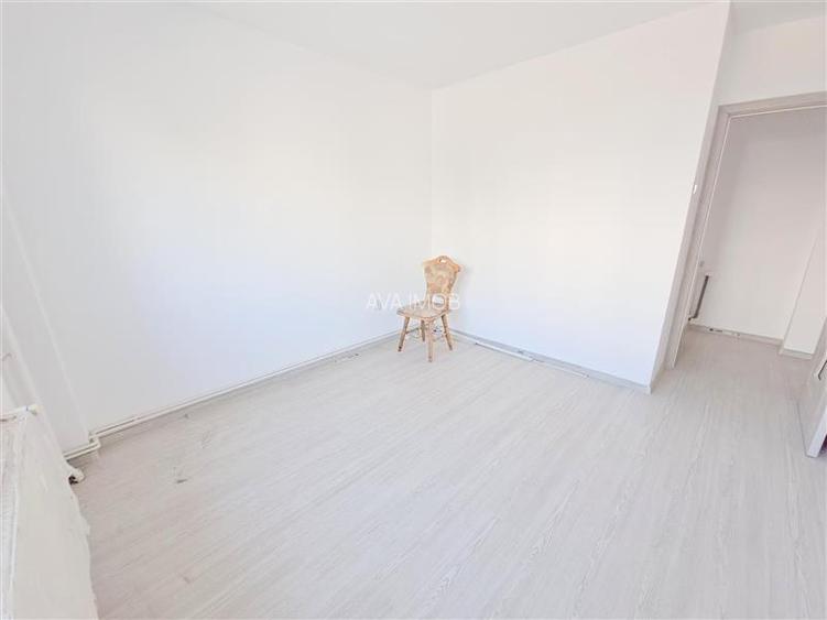 Apartament 3 decomandate, etaj 1, renovat, zona Ura