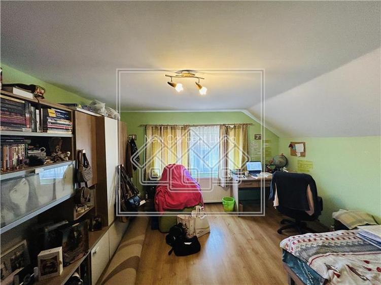 Casa tip duplex, cu 3 camere, 116 mp utili, teren de 403 mp - 23