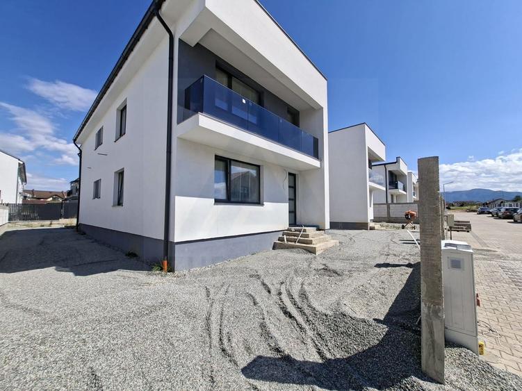 Casa moderna 4 camere 2 bai 2 balcoane si teren 140 mp in Arhitectilor
