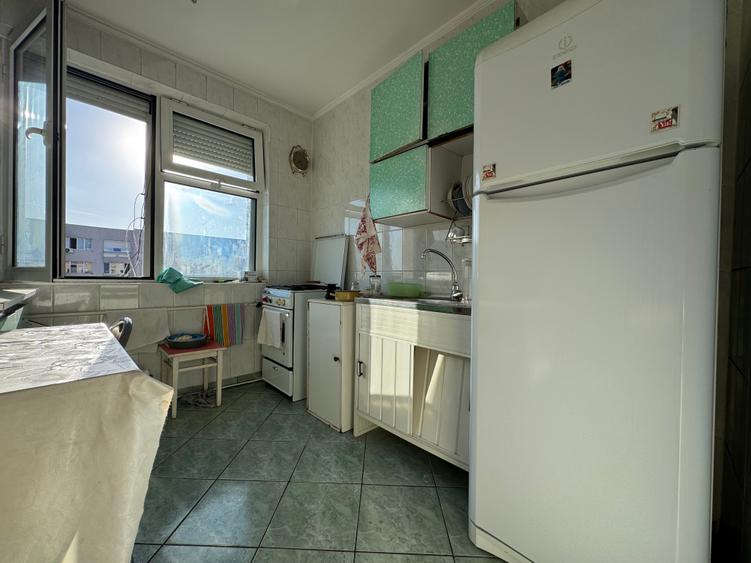 De vanzare - 2 camere decomandat - centrala proprie - 800m metrou 1 decembrie