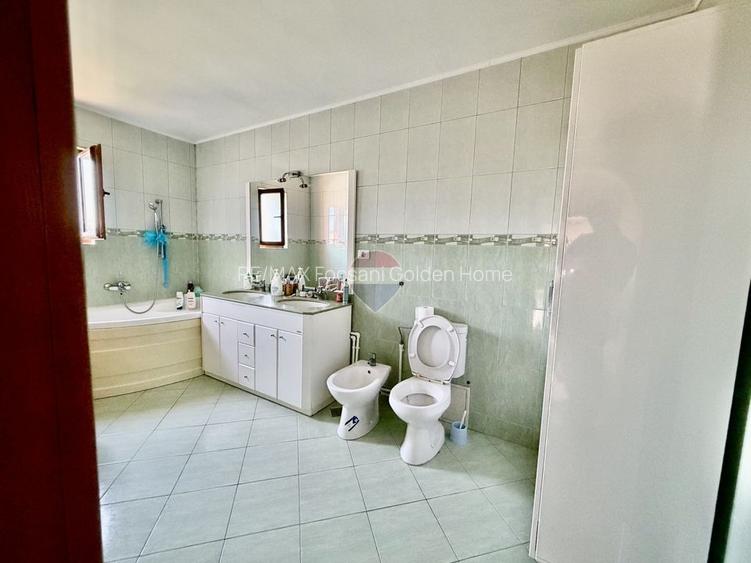 Casa/Vilă Str Vrancei - 22