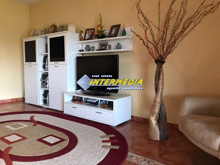 Casa de vanzare Alba Iulia CETATE cu 4 dormitoare si living finisata complet