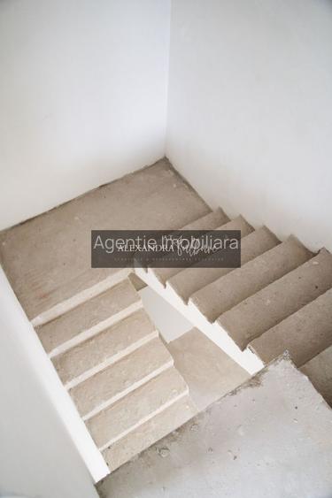 Duplex 4 camere DECOMANDATE, 120 mp utili, 180 mp curte, P+ET+POD - 44