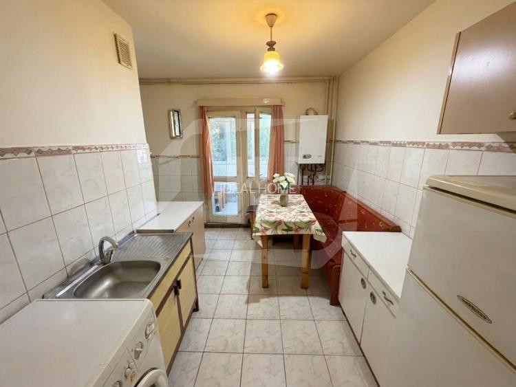 Apartament 2 camere, decomandat, etaj intermediar, zona Titulescu - 4