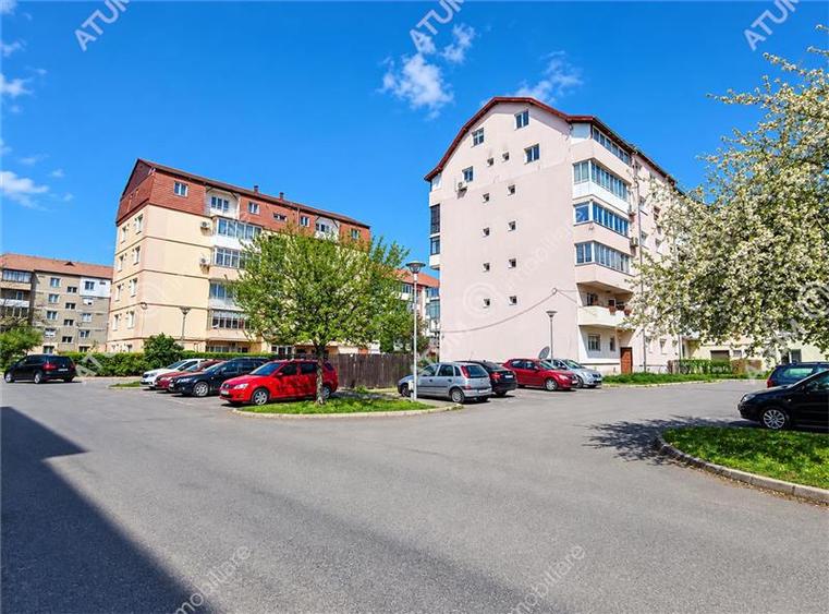 Apartament renovat cu 3 camere 2 bai si pivnita in Sibiu