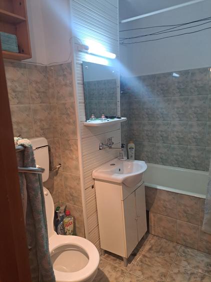 Apartament cu 3 camere,decomandat,parter inalt,zona Lama